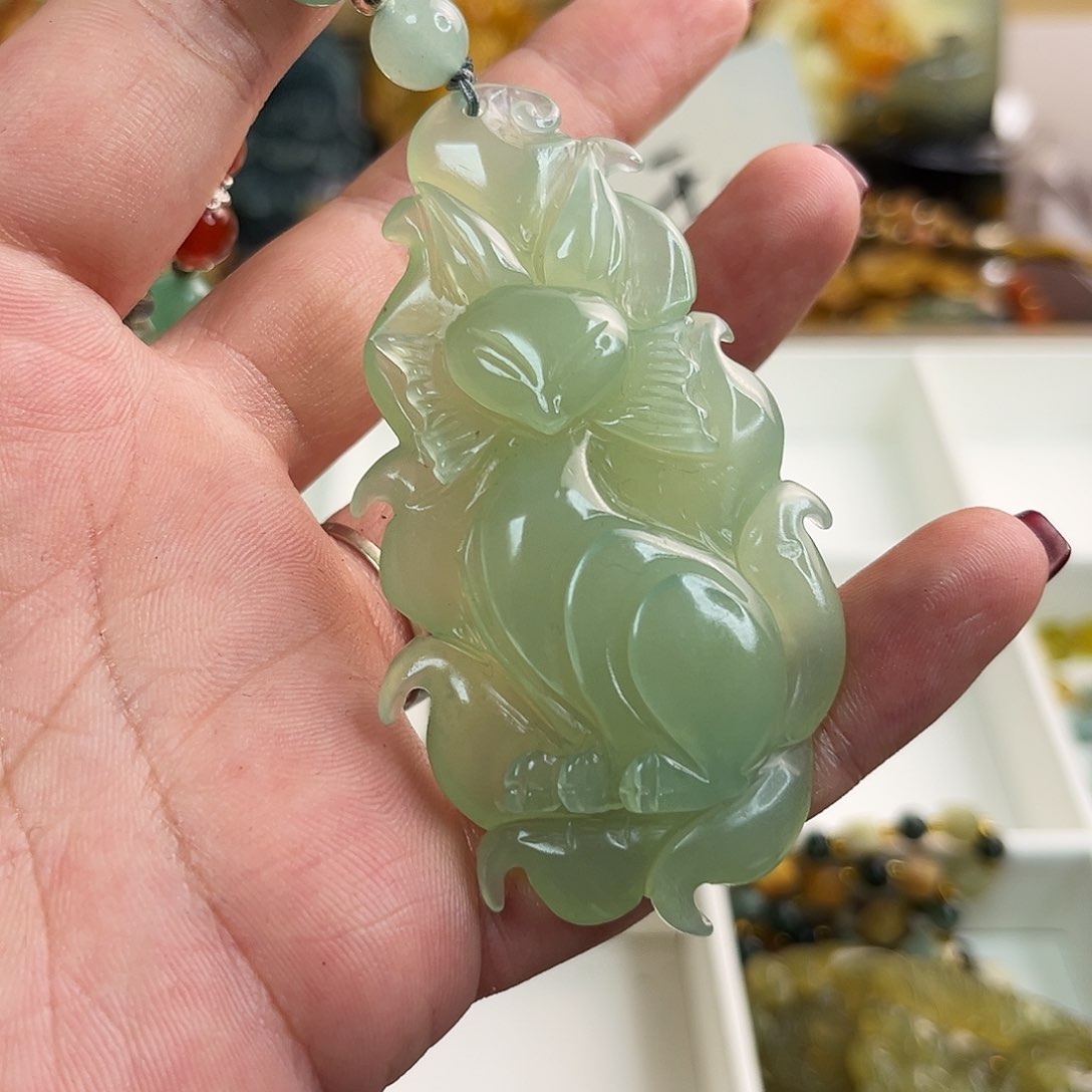 蛇纹石玉颈饰未镶嵌