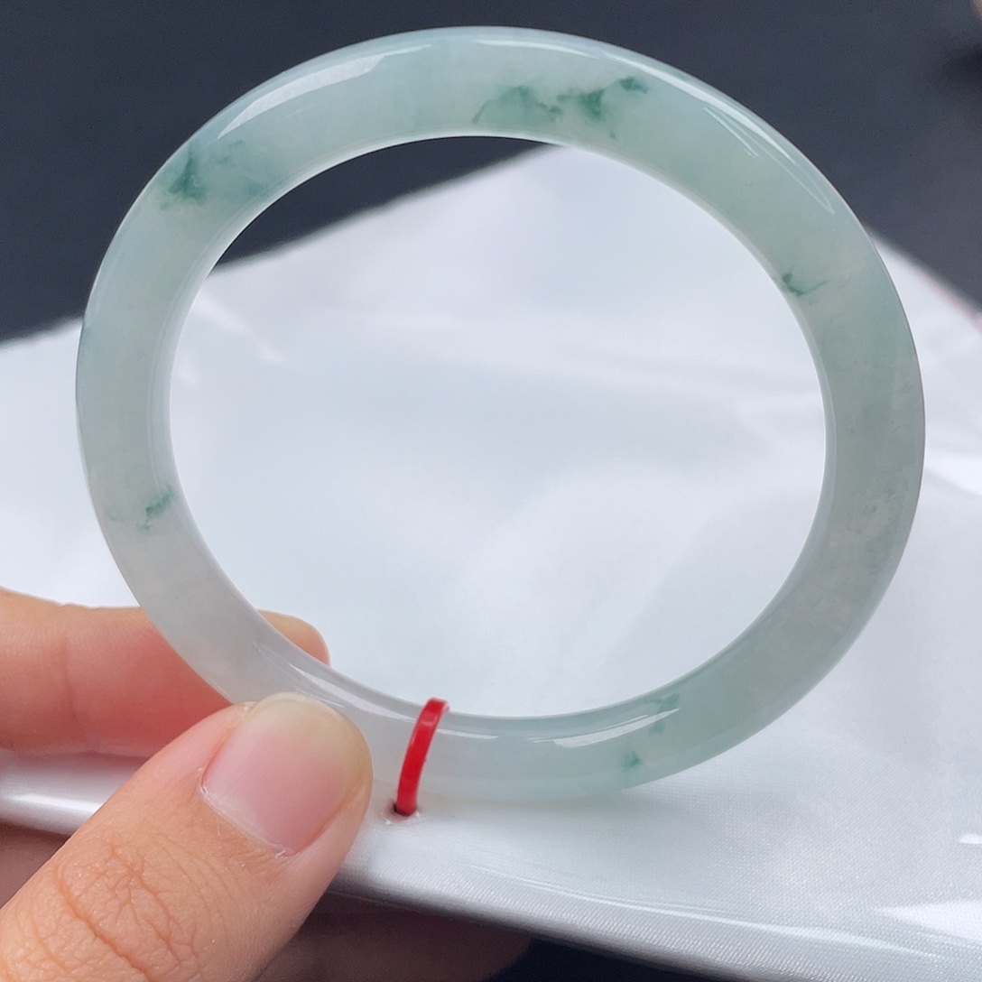 翡翠未镶嵌手镯（圆镯）54圈