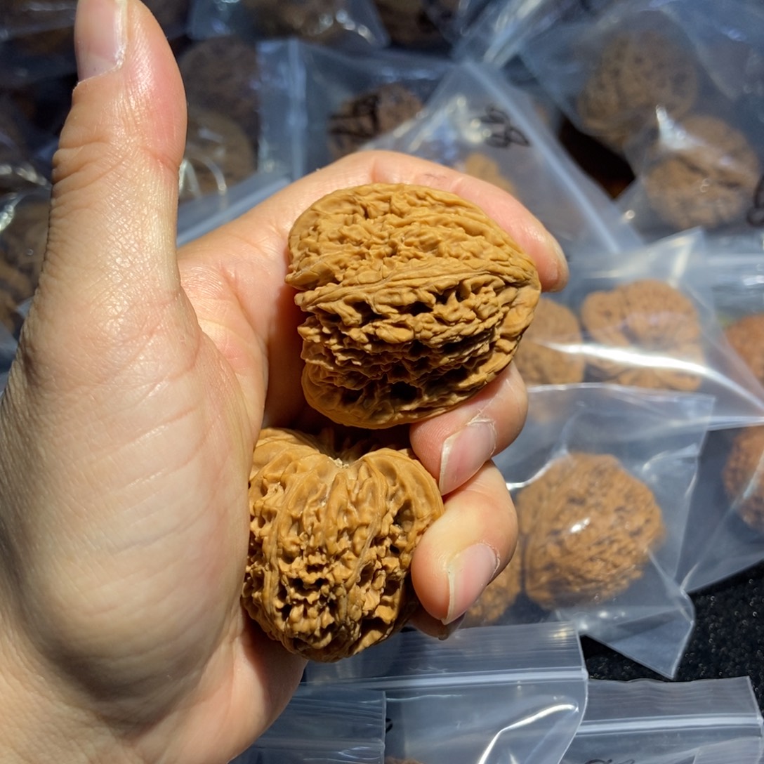 文玩核桃吊坠高炮南疆石999