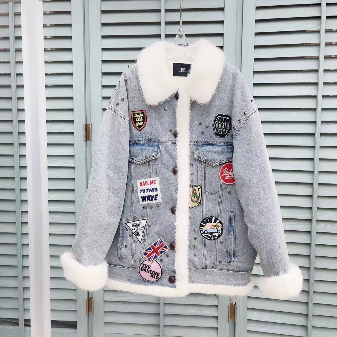 i-EAST 法罗的圣诞夜~钉珠不规则图标 羽绒服外套 Y22145