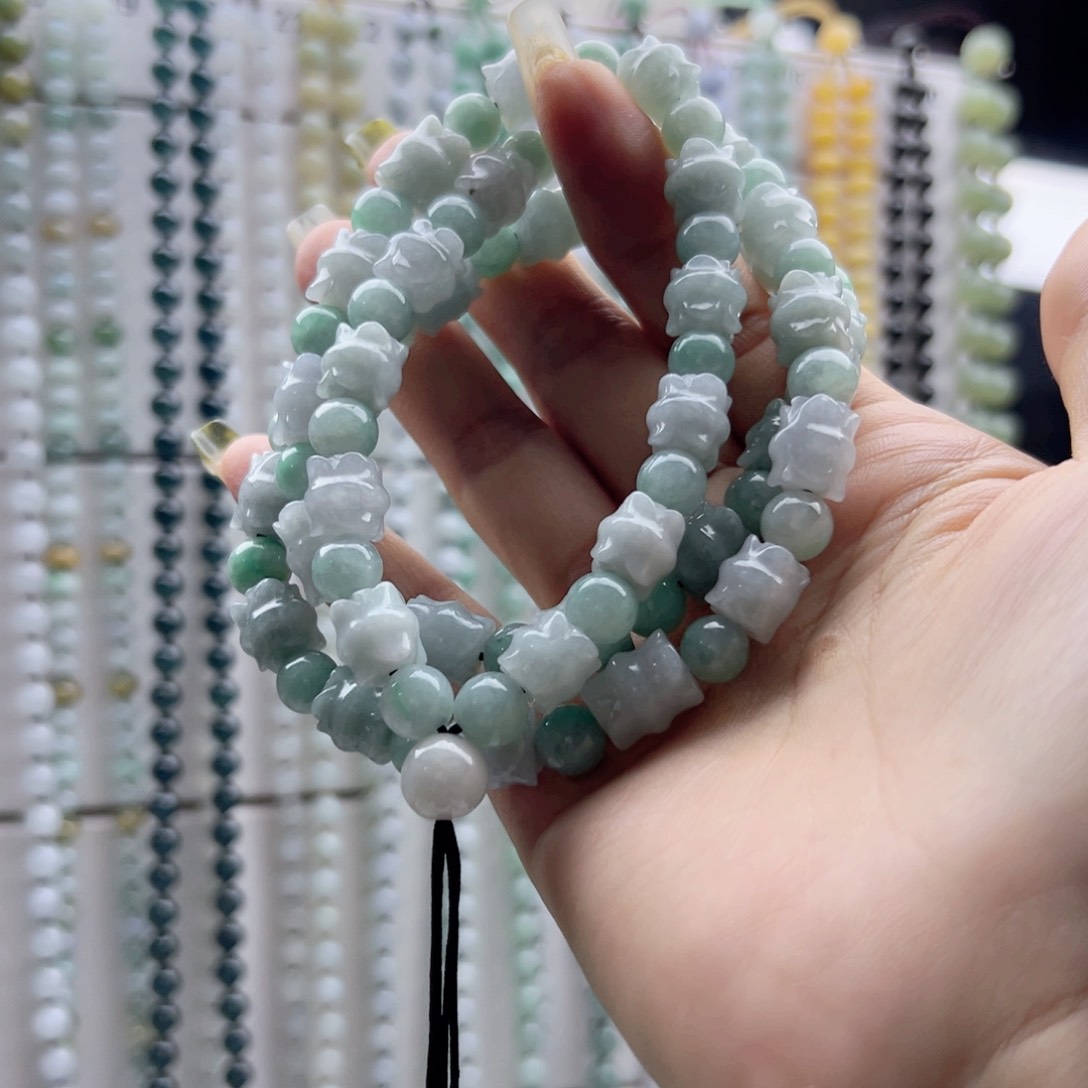 翡翠未镶嵌颈饰小****仙