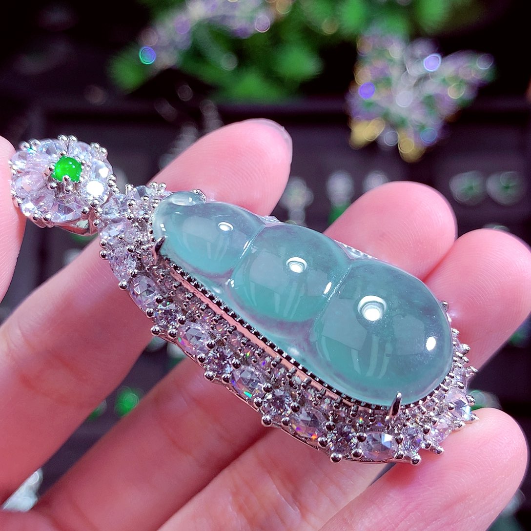 颈饰未镶嵌翡翠天然