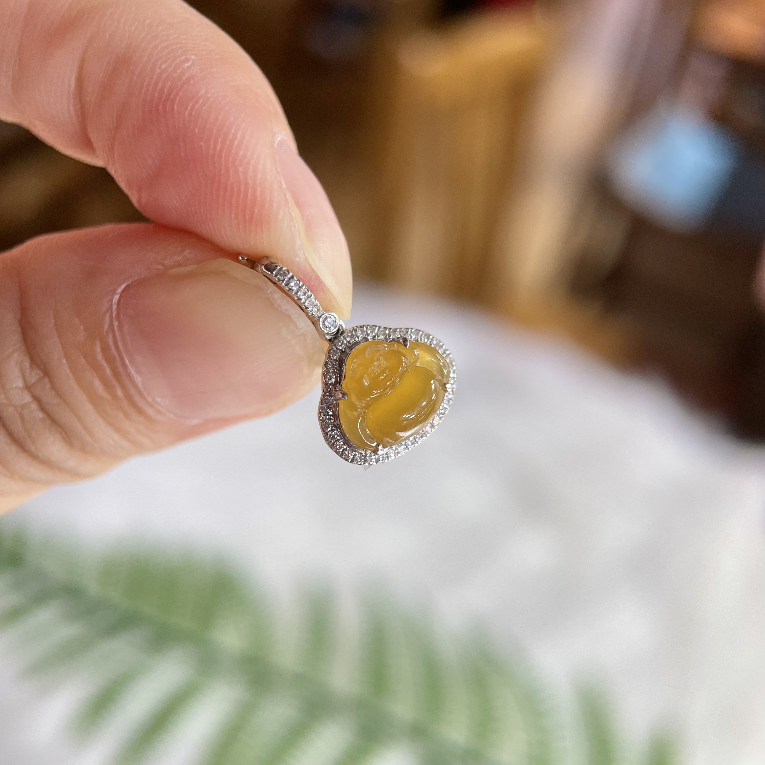天然A货翡翠18K金镶嵌高冰黄翡佛公滴流小吊坠