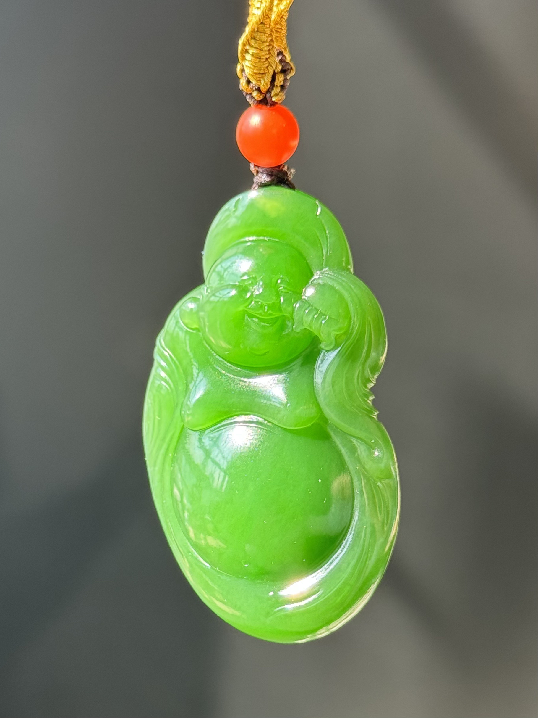g046俄罗斯老矿碧玉辣阳绿佛公和田玉吊坠