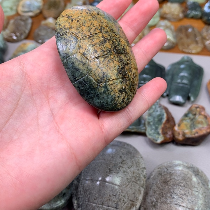 岫岩河磨玉（透闪石质玉）挂件未镶嵌争*