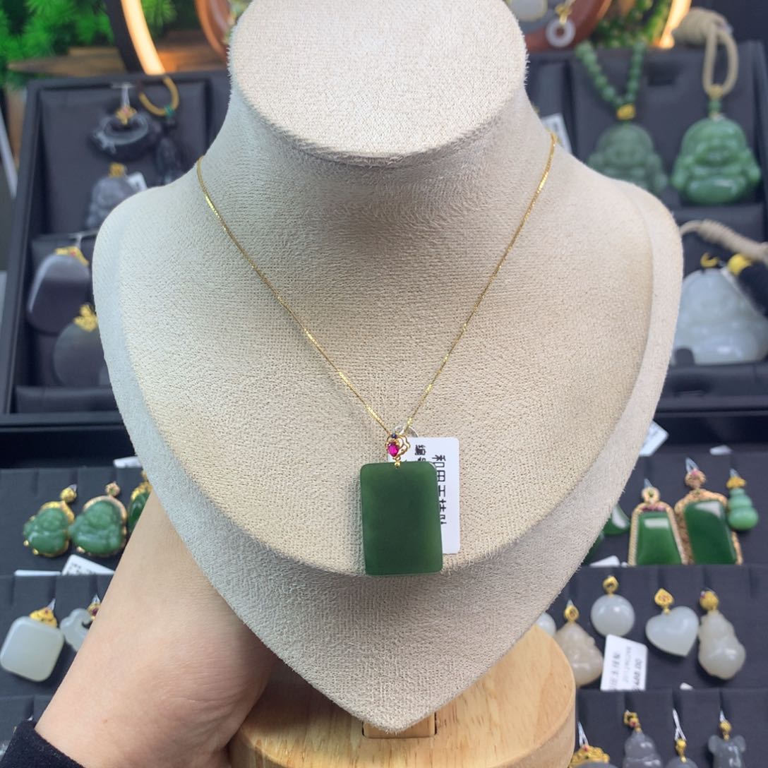 和田玉吊坠18K金镶嵌