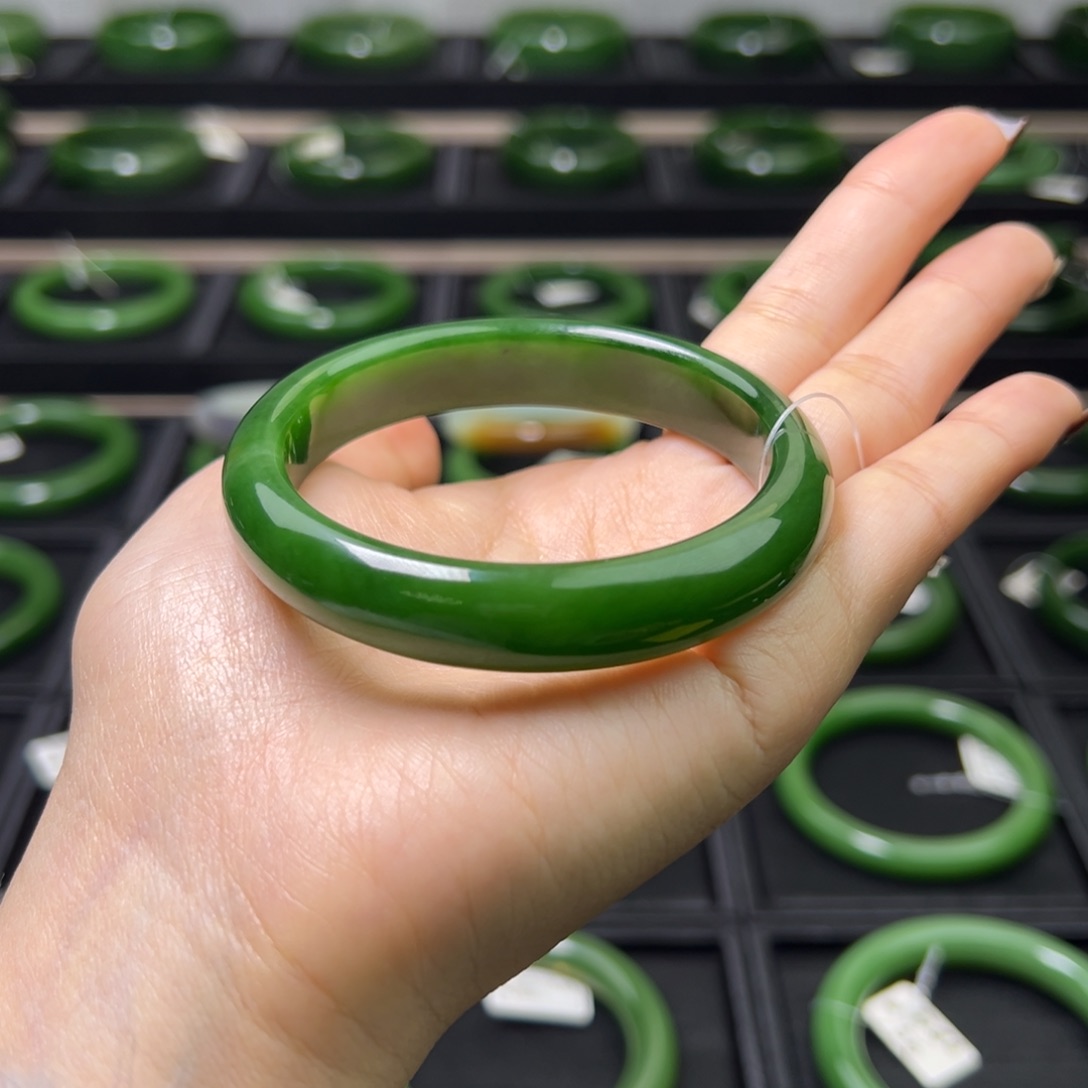 和田玉（碧玉）未镶嵌手镯