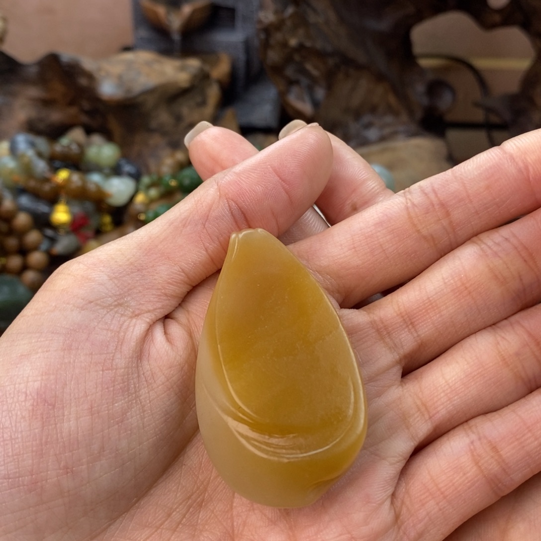 远****和田玉（糖玉）未镶嵌颈饰