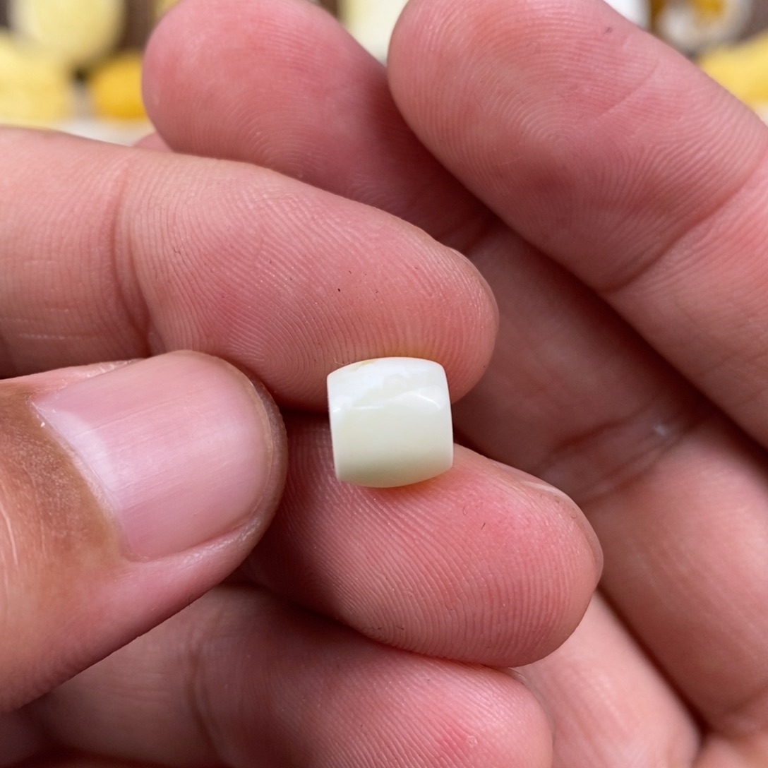 琥珀裸石未镶嵌内****良配饰