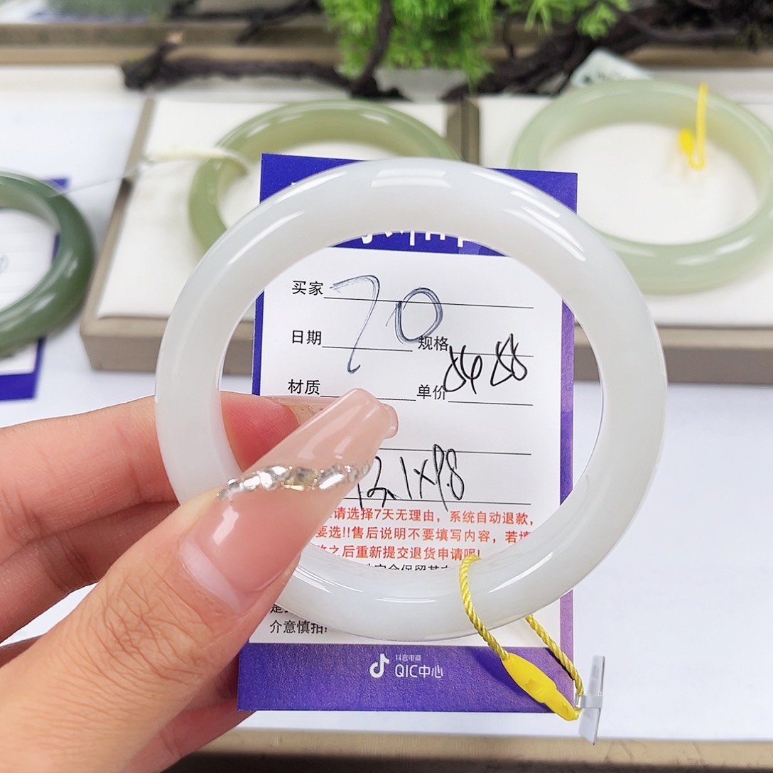 和田玉手镯未镶嵌库*