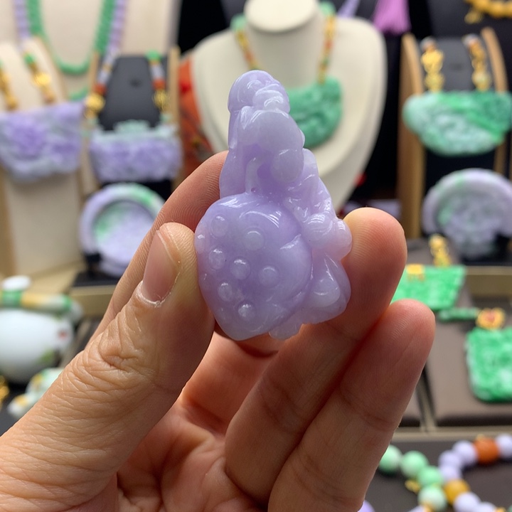 翡翠吊坠(赠链)未镶嵌