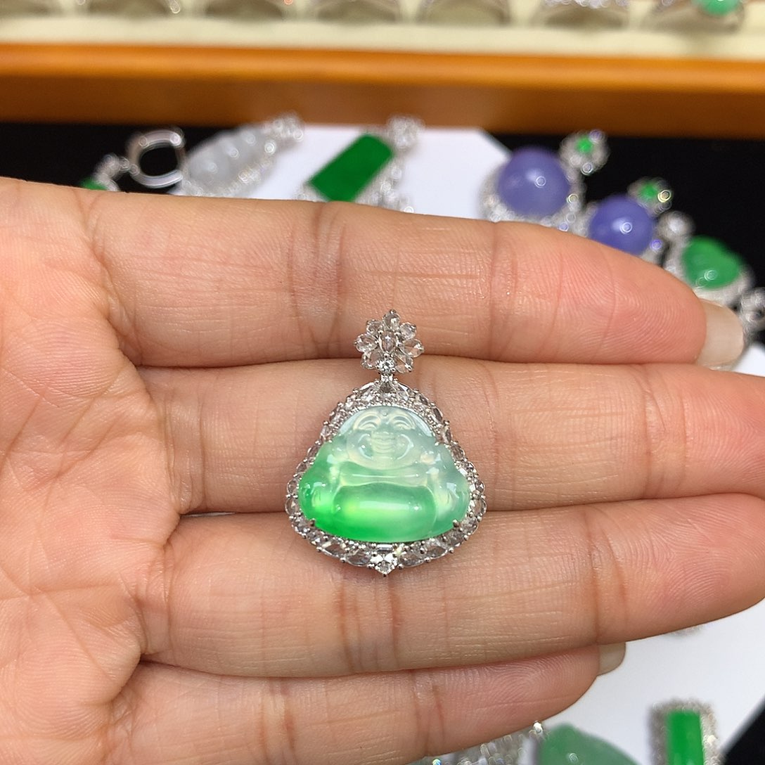 翡翠吊坠(赠链)18K金镶嵌