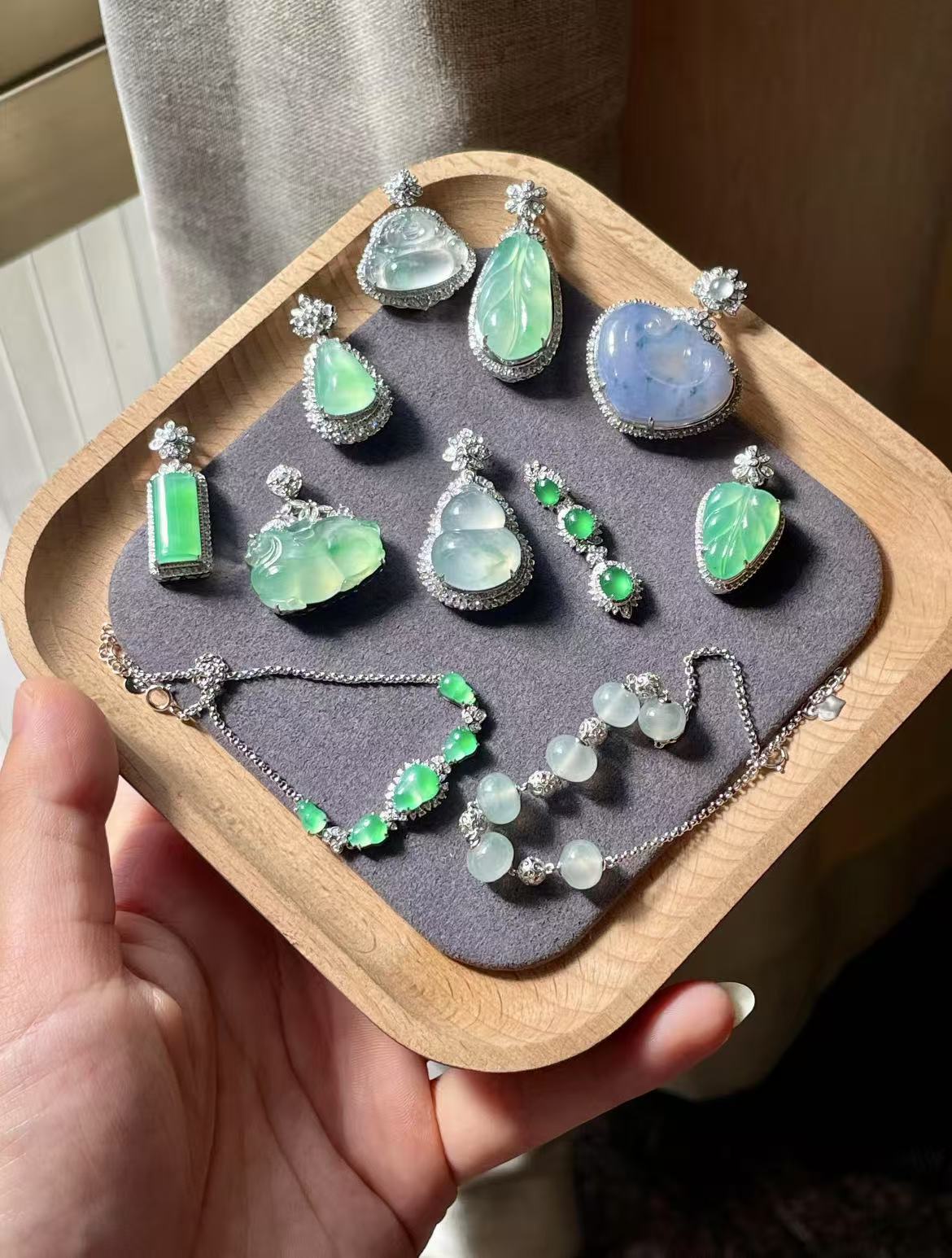 《 精品吊坠一物一拍 多样性发货发一件 》