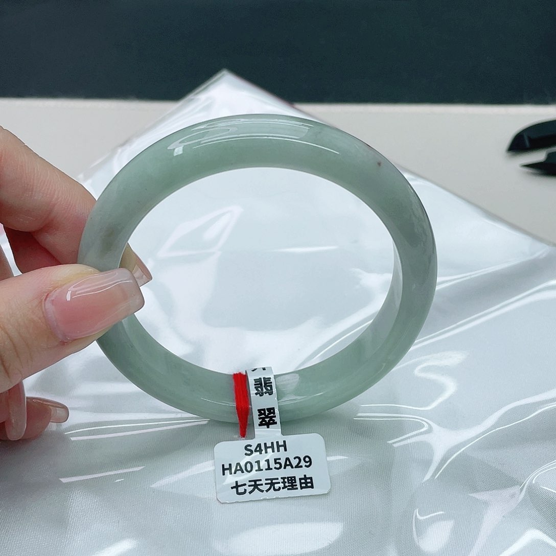 翡翠手镯未镶嵌正60
