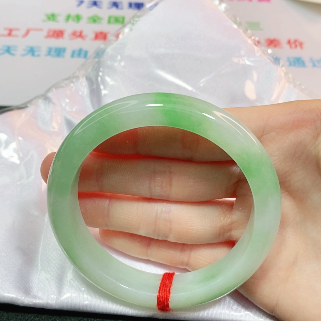 翡翠手镯未镶嵌石****镜55565556556