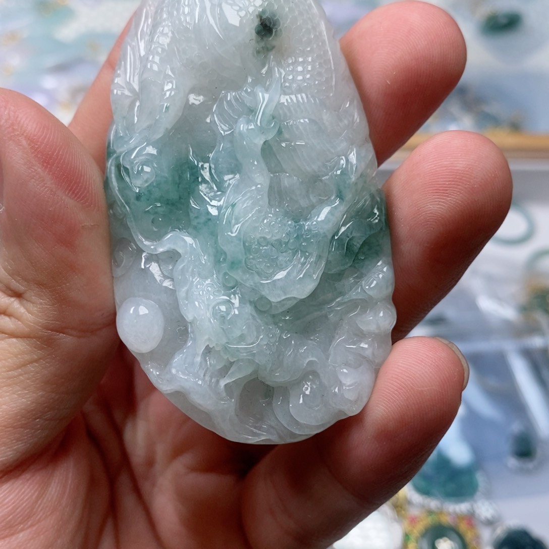 翡翠颈饰未镶嵌…….