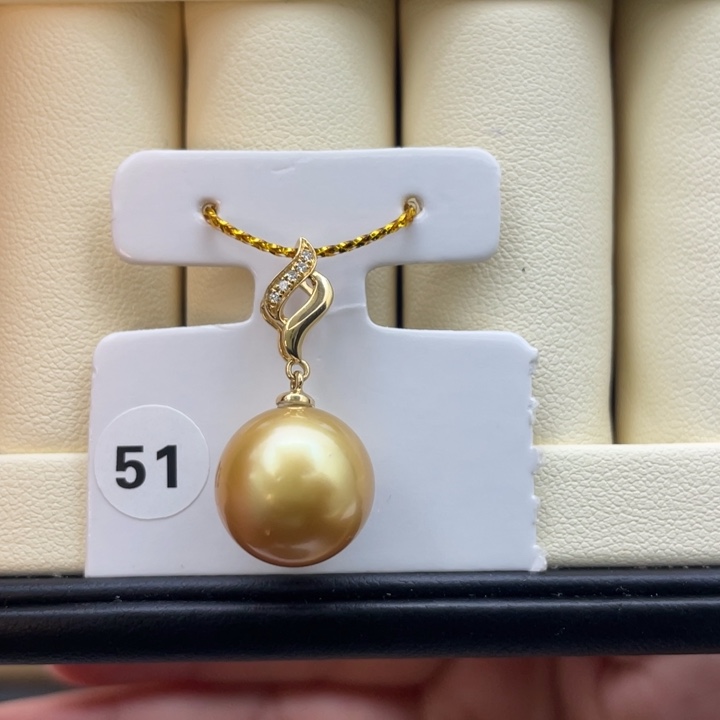 海水珍珠颈饰18K金镶嵌12.8mm（折后价）