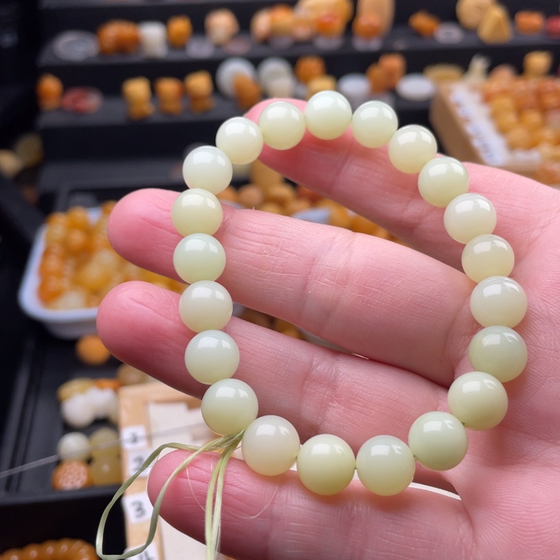 石英质玉（缅黄）颈饰未镶嵌峨****猴