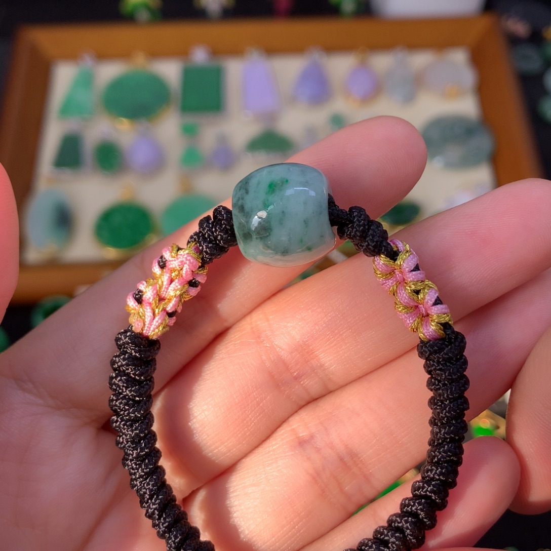 翡翠未镶嵌手绳有纹裂