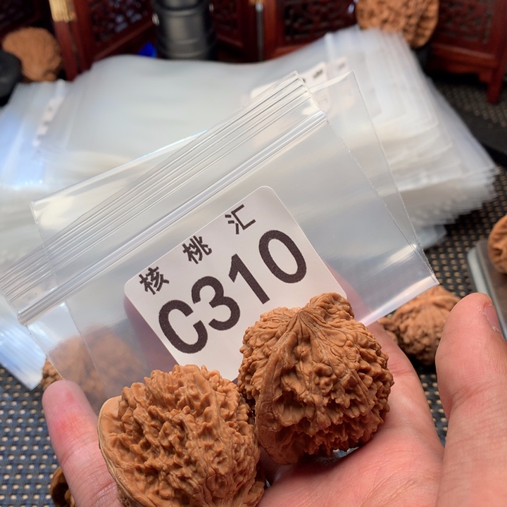文玩核桃吊坠百花山