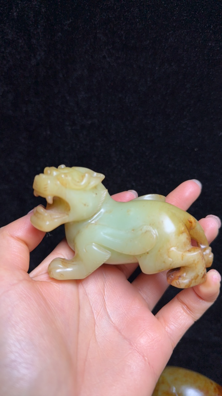 古润珍藏精美和田玉貔貅