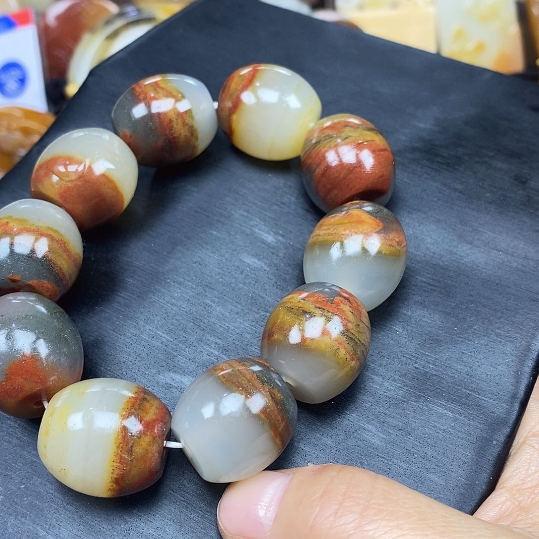 石英质玉（黄龙玉）颈饰未镶嵌