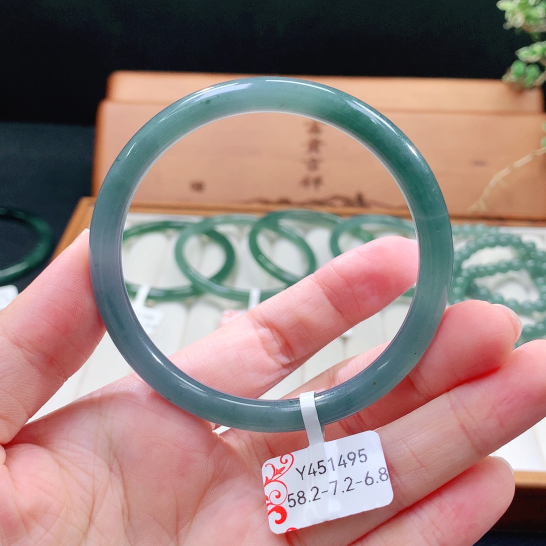 翡翠手镯（圆镯）未镶嵌