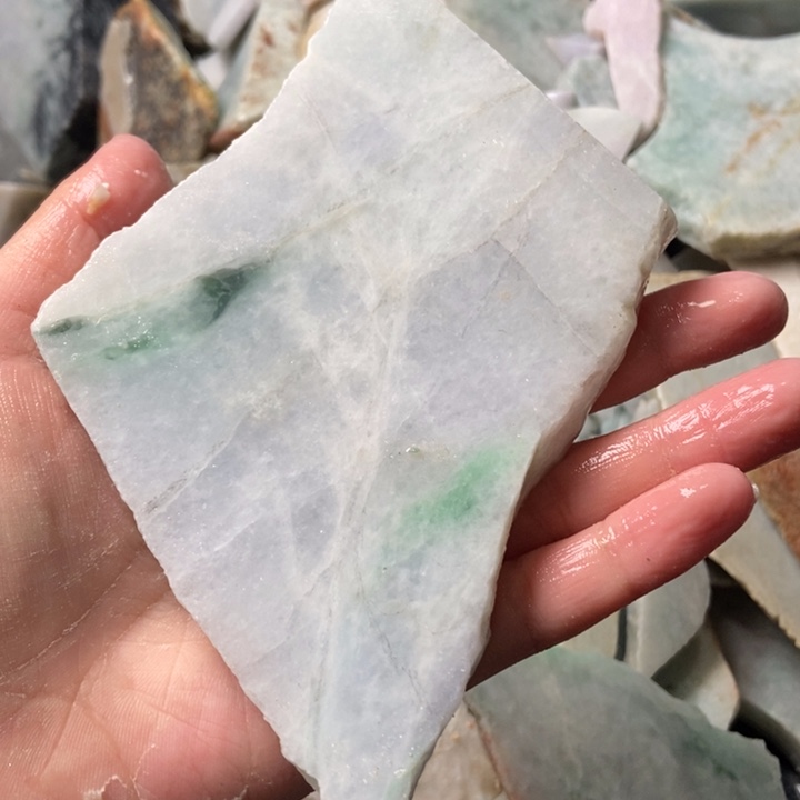 翡翠颈饰未镶嵌天然翡翠