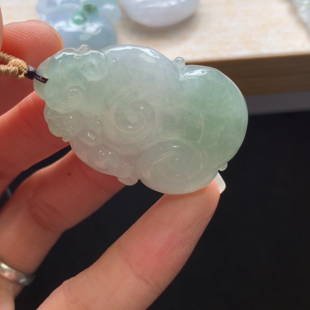翡翠未镶嵌颈饰吊坠