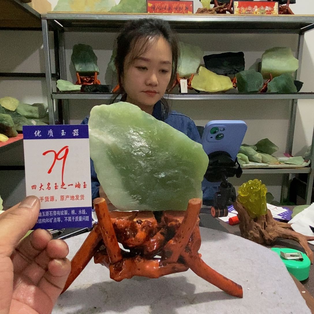 未镶嵌蛇纹石玉原石欲***词