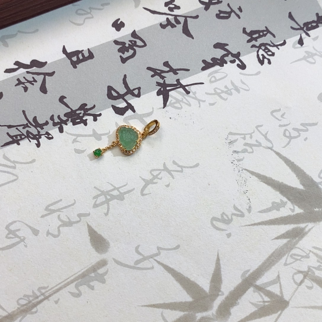 颈饰18K金镶嵌翡翠翡翠