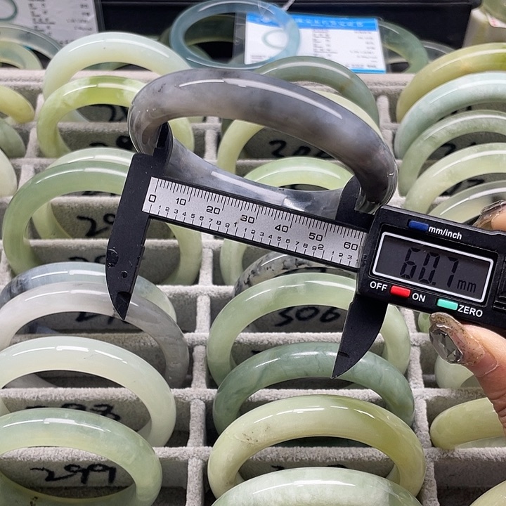 蛇纹石玉未镶嵌手镯284