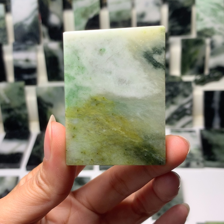 独山玉颈饰未镶嵌