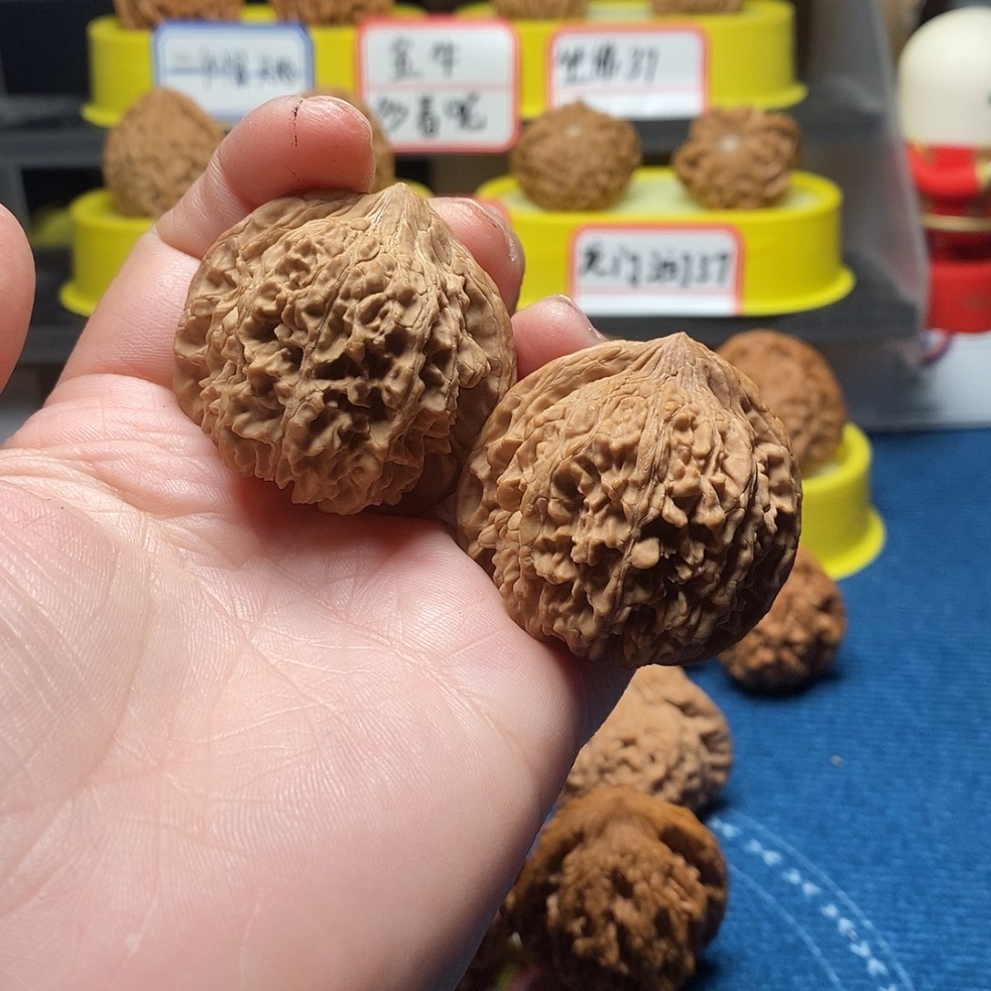 文玩核桃吊坠百花山