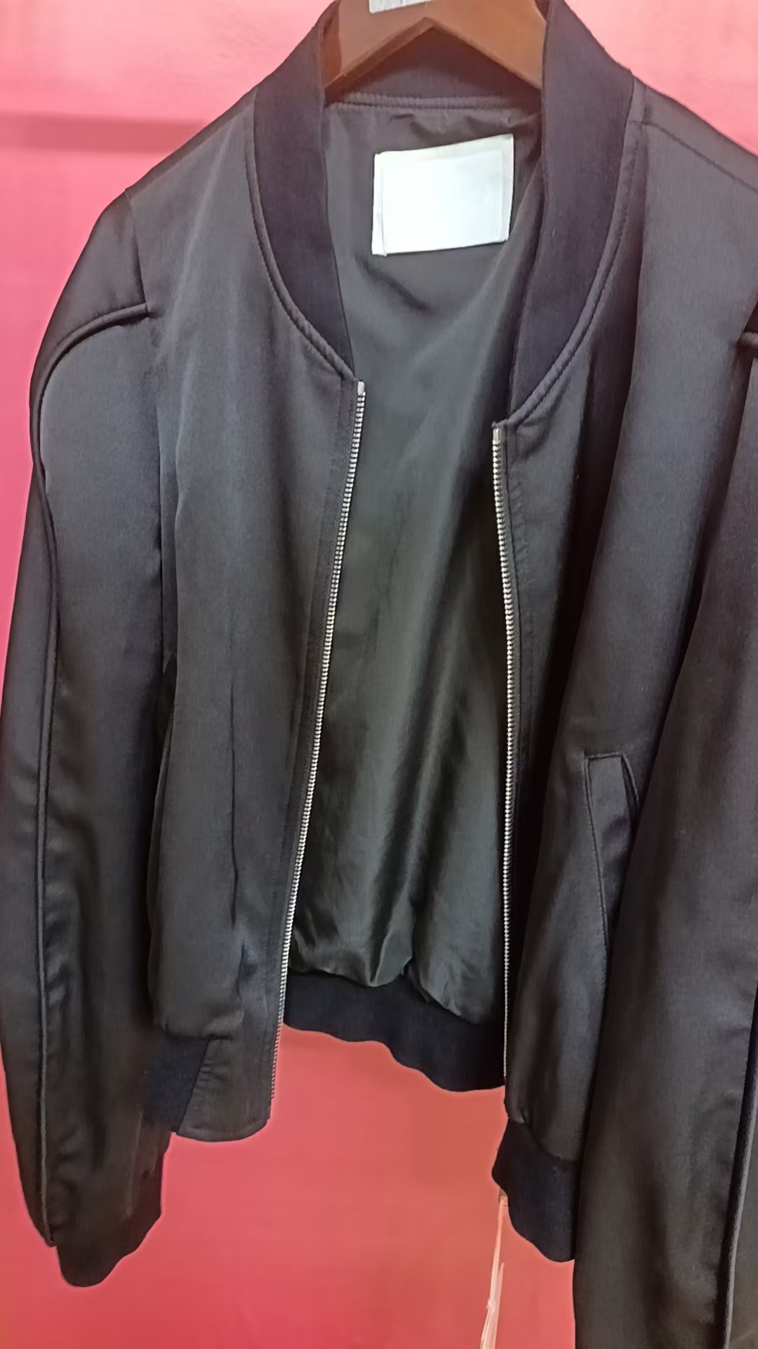 女士减龄螺纹下摆休闲运动抗起球秋季短款短外套女