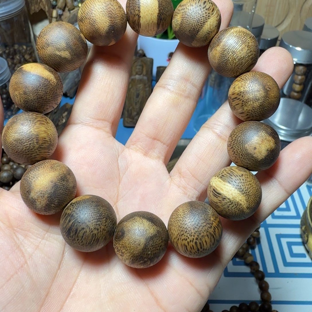 白奇虫漏花珠1.7圆珠20.2克