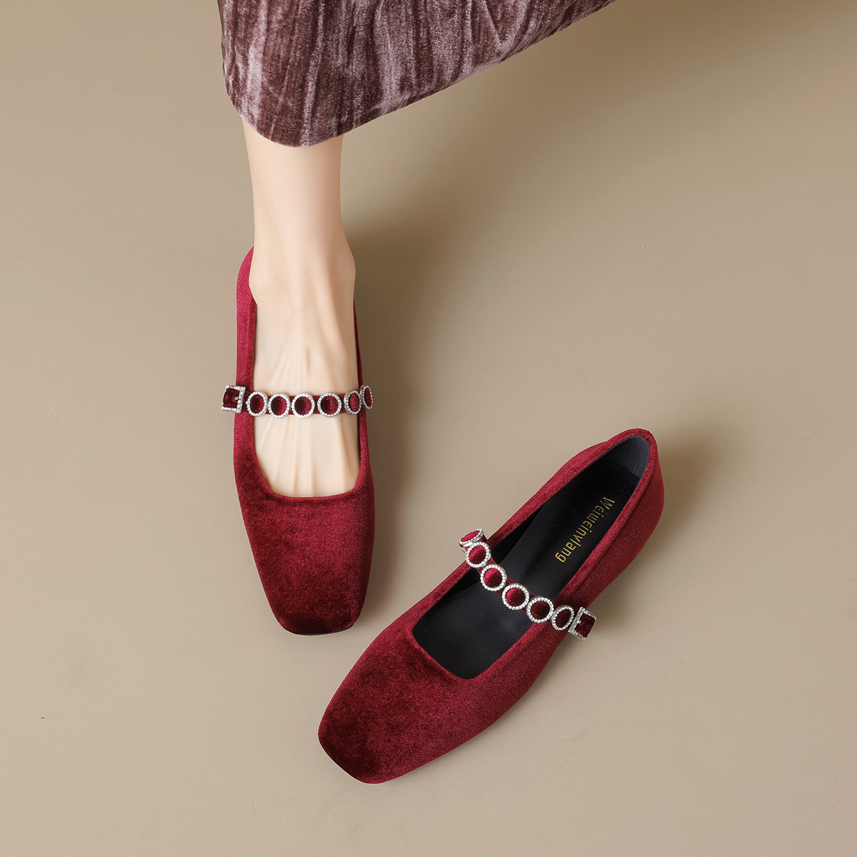 玛丽珍单鞋女方头一字粘带2025春新款低跟绒面法式大码女鞋41-43