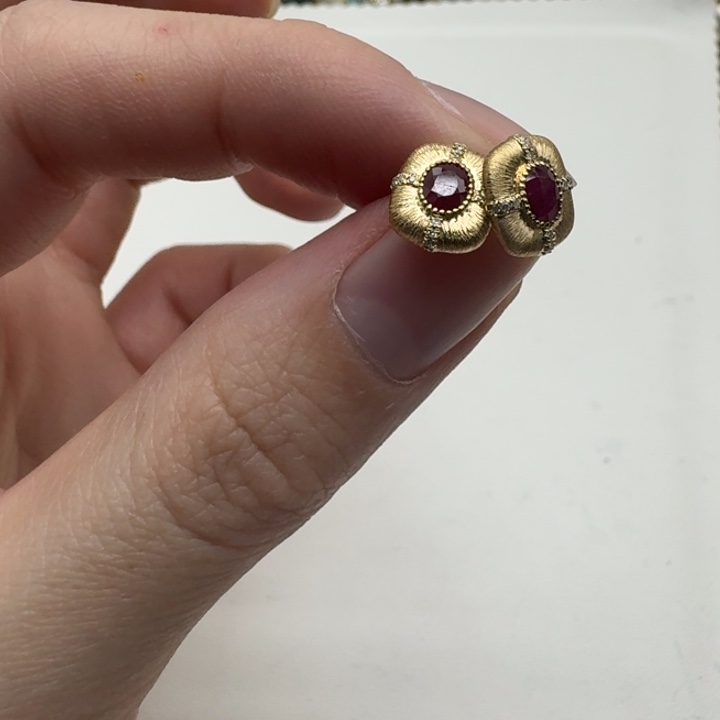 18K金镶嵌耳饰红宝石