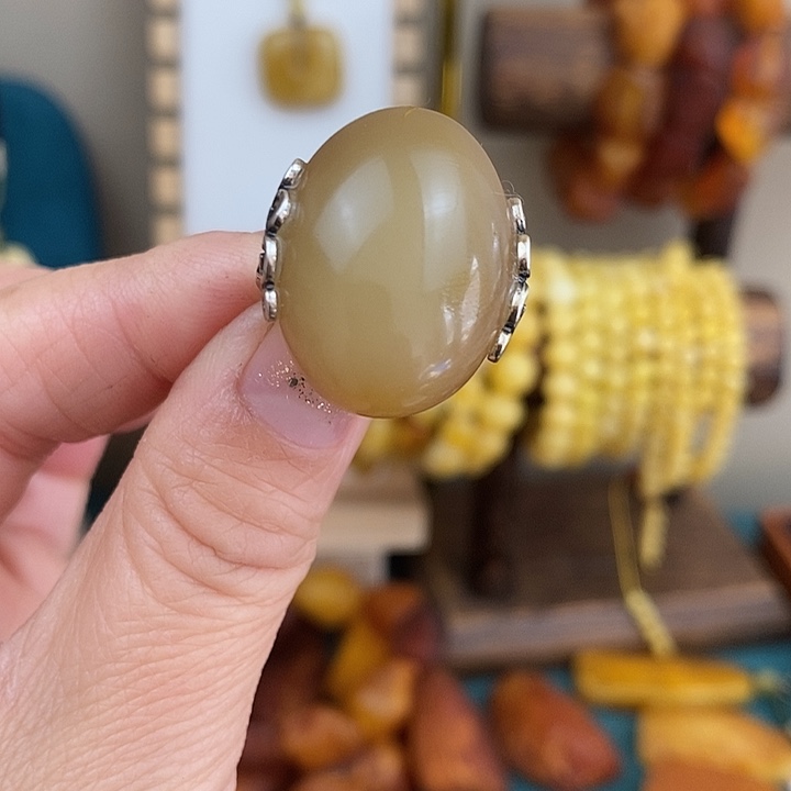 蜜蜡未镶嵌颈饰戒指