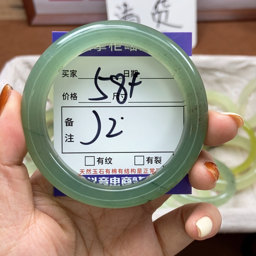 岫玉手镯手镯未镶嵌