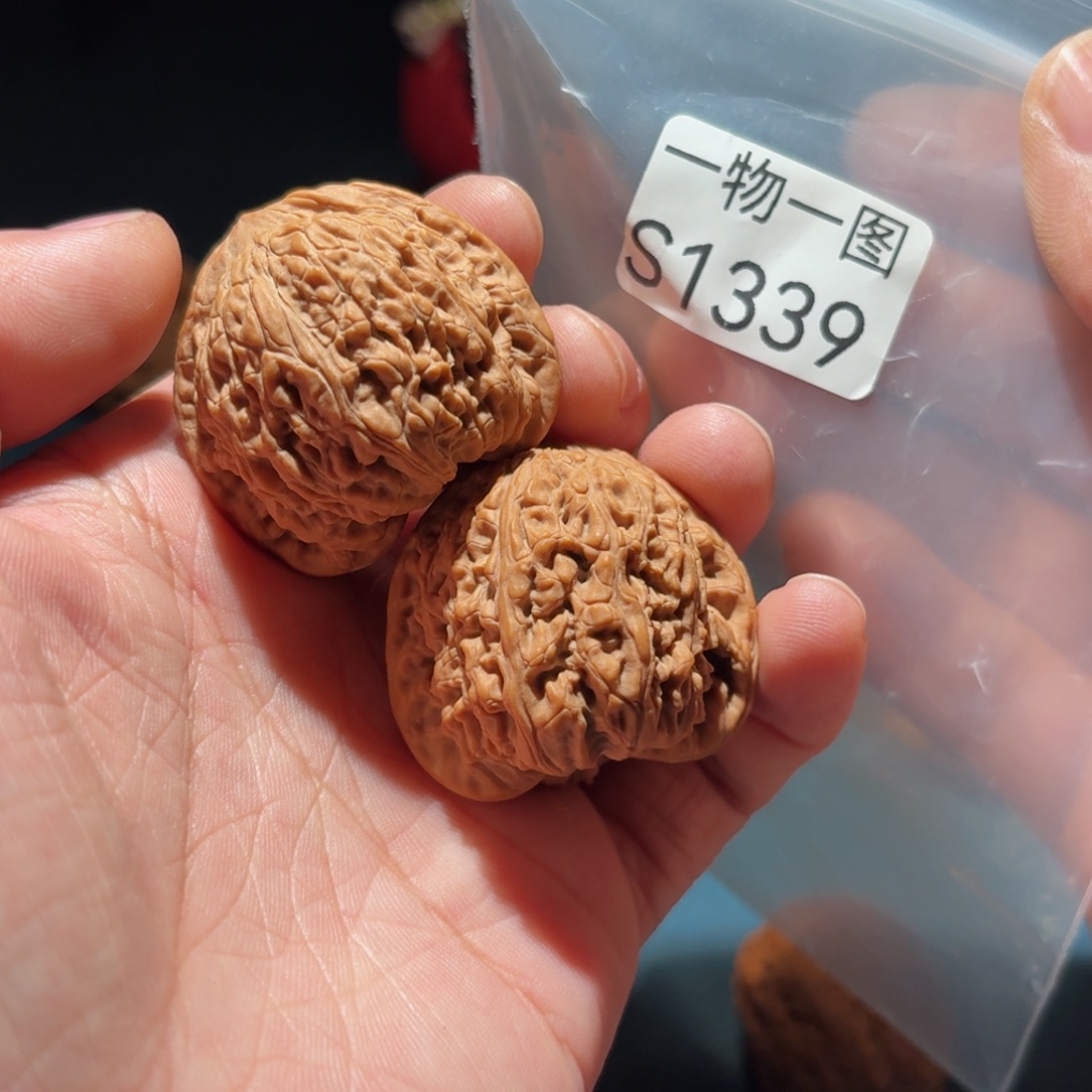 文玩核桃把件红玛瑙