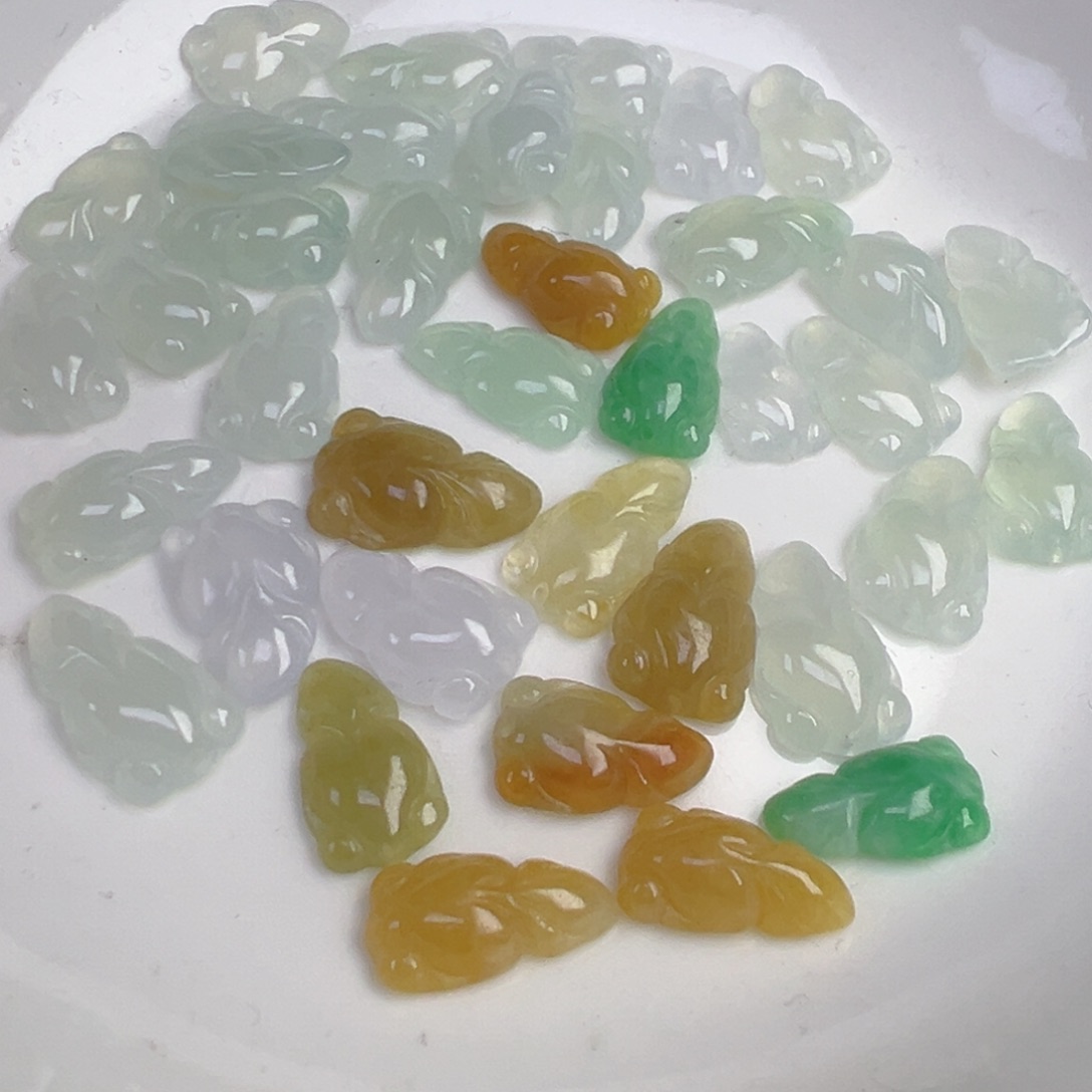 翡翠散珠金鱼一条