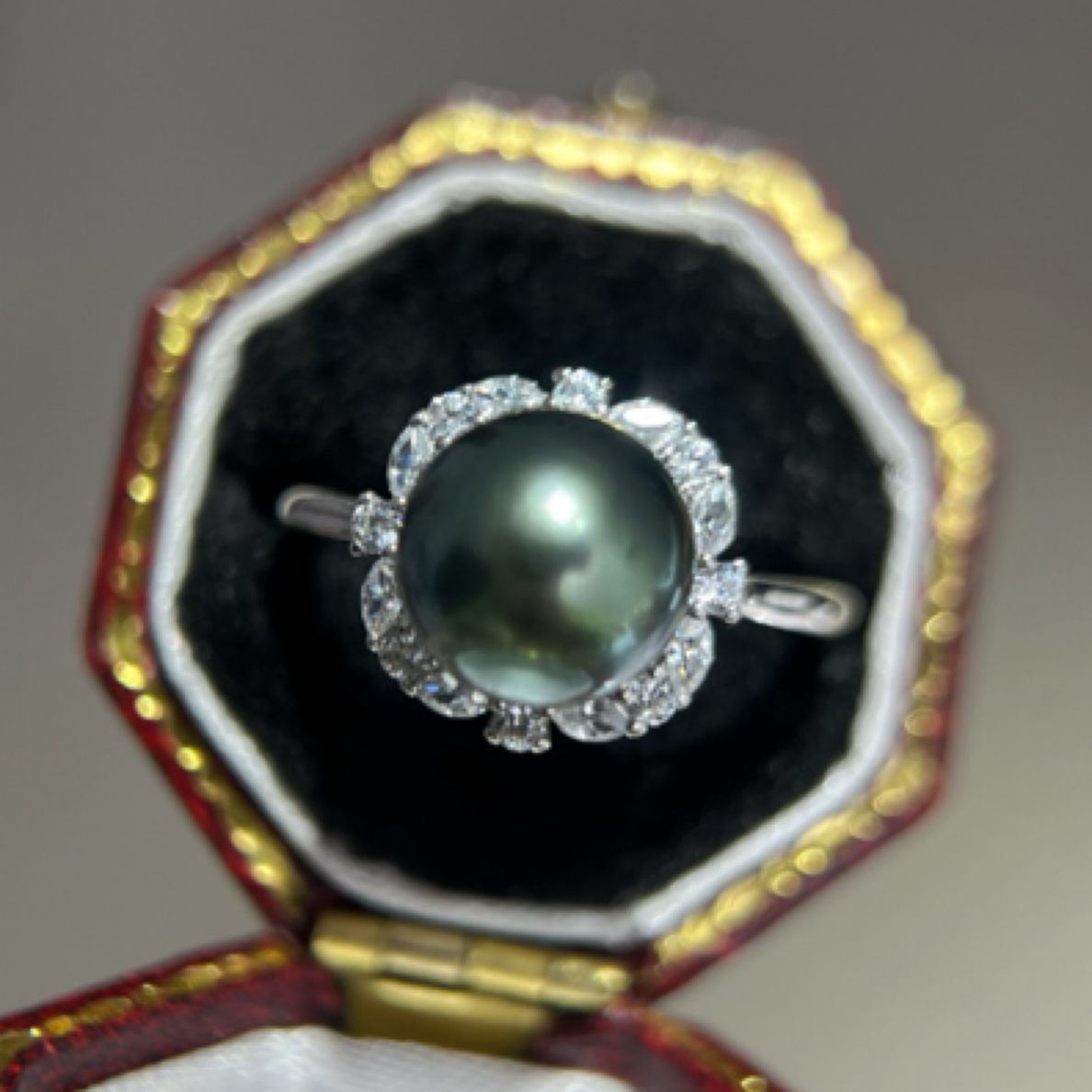 纯天然海水大溪地孔雀绿戒指18k金镶嵌轻奢围镶戒指简约正圆无瑕