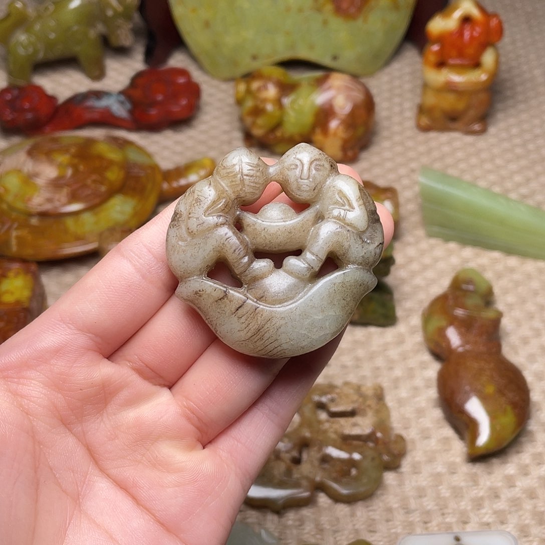 蛇纹石玉未镶嵌颈饰