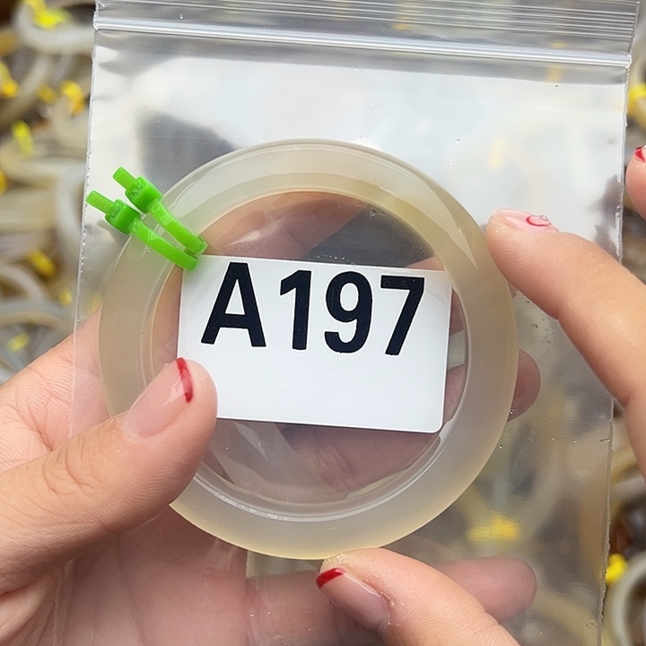 兜***米玛瑙/玉髓未镶嵌手镯197