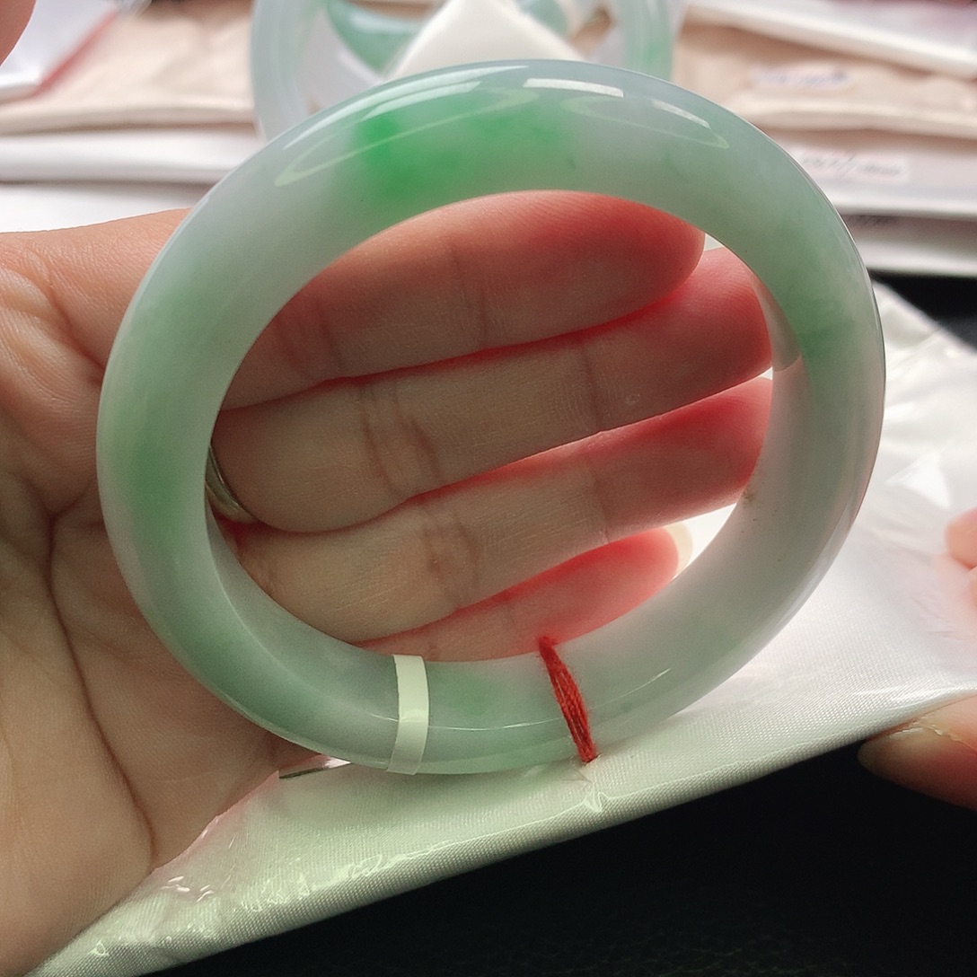 迩***㈠翡翠未镶嵌手镯缅甸翡翠56.57