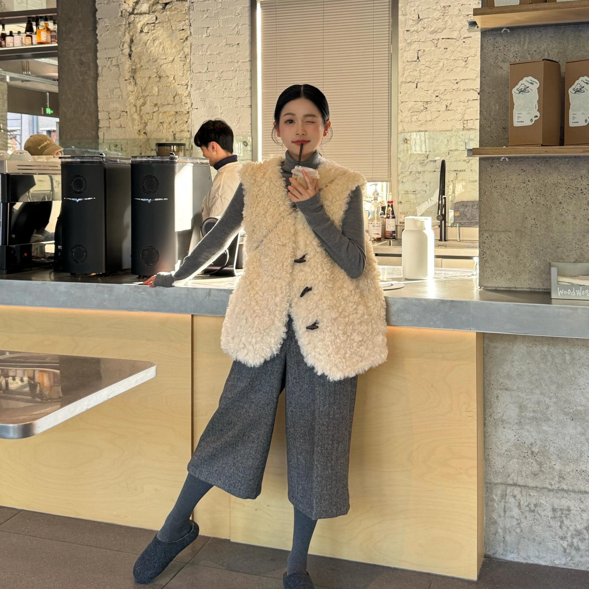 2025秋冬新款气质女时尚保暖中长款环保羊羔毛毛外套加厚毛毛马甲