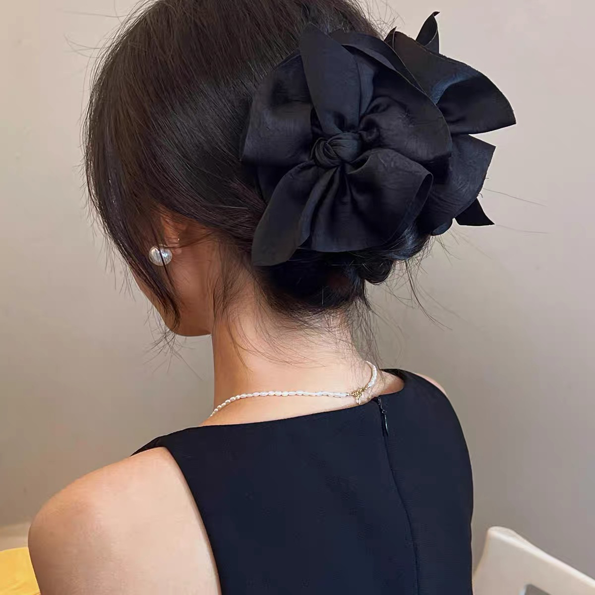 黑色布艺双面蝴蝶结抓夹女新款高级感后脑勺盘发鲨鱼夹公主头饰