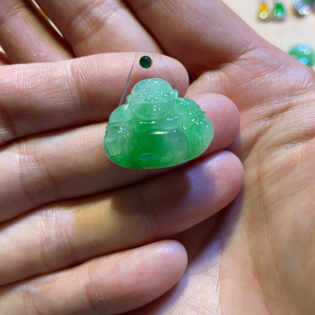 翡翠未镶嵌颈饰佛公