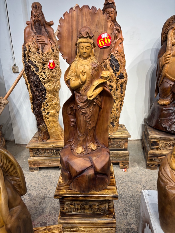 香樟木雕刻人物摆件